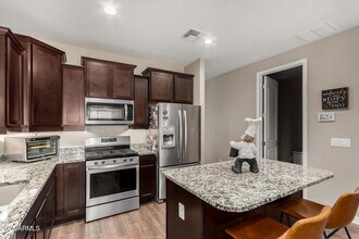 2023 W Yellowbird Ln in Phoenix, AZ - Building Photo - Building Photo