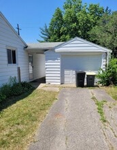 AVAILABLE JUNE 2026 - 2 BR + DEN WITH LARGE YARD in West Lafayette, IN - Building Photo - Building Photo
