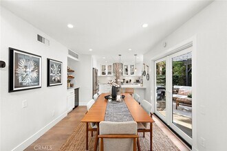 12628 Newport Ave in Tustin, CA - Foto de edificio - Building Photo