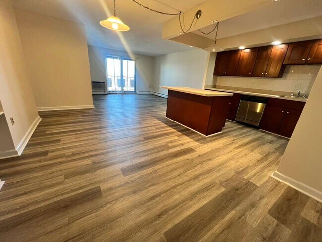 374 Massachusetts Ave, Unit 63 in Arlington, MA - Foto de edificio - Building Photo