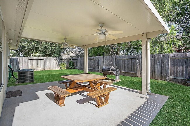 32126 Annice Ln in Pinehurst, TX - Building Photo - Building Photo