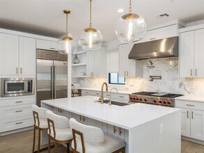 800 Emilia Ct in Austin, TX - Building Photo - Building Photo