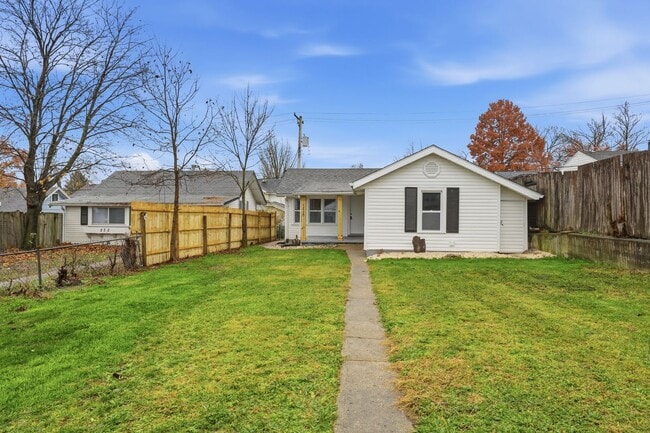 228 E Siebenthaler Ave in Dayton, OH - Foto de edificio - Building Photo