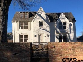 401 W 4th St in Tyler, TX - Building Photo