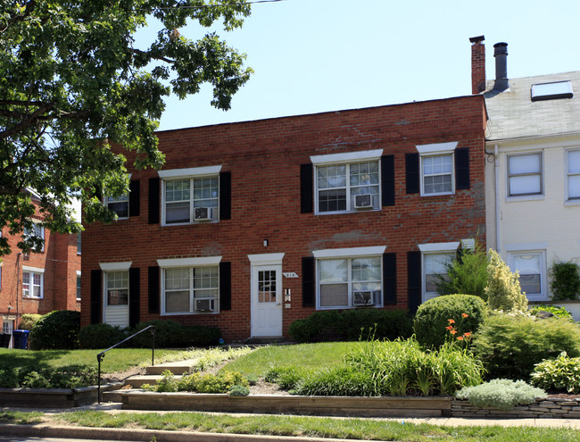 910 S Patrick St in Alexandria, VA - Building Photo - Building Photo