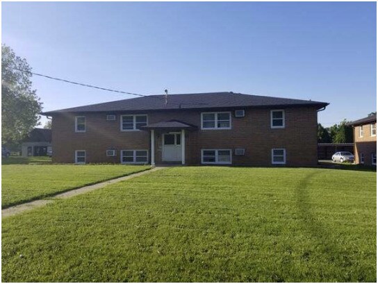 409 4th St NE in Mitchellville, IA - Foto de edificio