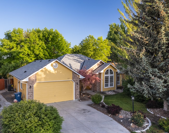 property at 7882 W Powell St
