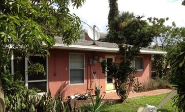 124 NW 25th St in Wilton Manors, FL - Building Photo - Other