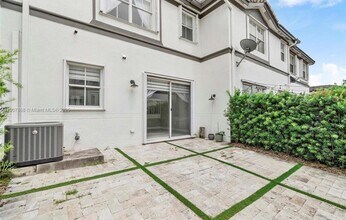 7738 NW 116th Ave in Medley, FL - Building Photo - Building Photo