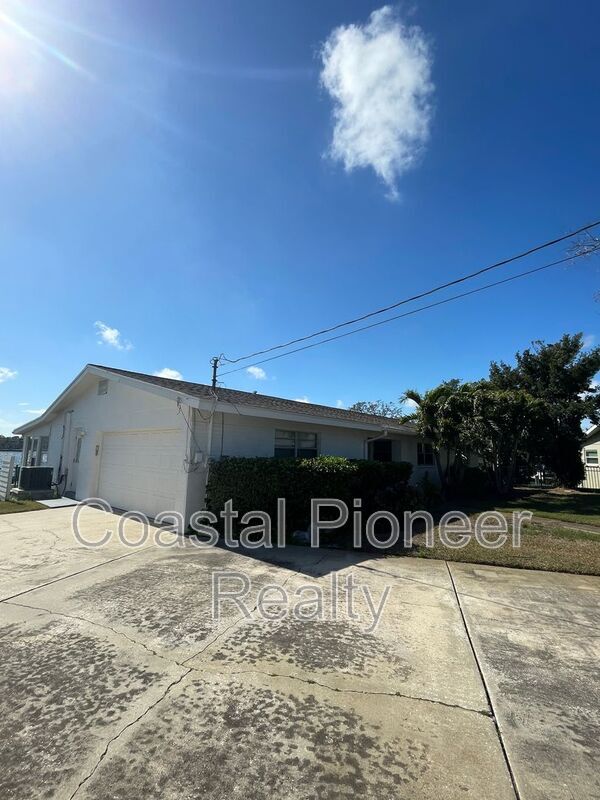 3900 14th Ln NE in St. Petersburg, FL - Building Photo - Building Photo