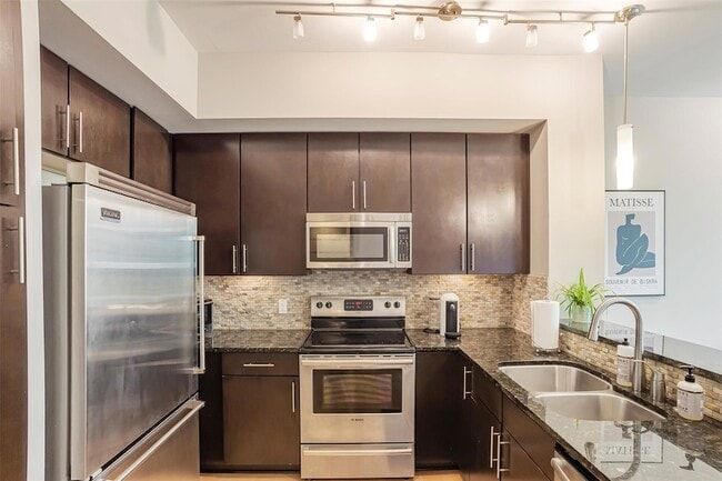 1320 Robert Browning St, Unit 206 in Austin, TX - Building Photo - Building Photo