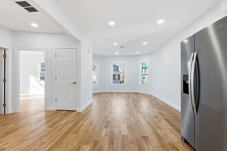 438 Talbot Ave, Unit 2 in Boston, MA - Foto de edificio - Building Photo