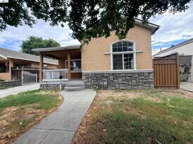 907 S 10th St in San Jose, CA - Building Photo