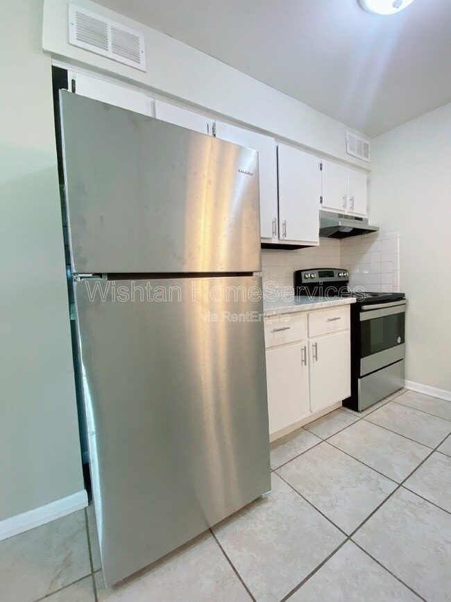 202 Charleston Blvd in Macomb, IL - Building Photo - Building Photo