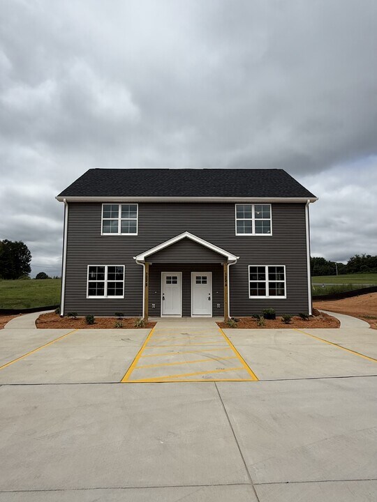 122 Diver Dr in Lexington, NC - Building Photo