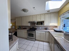 3451 Flora Vista Ave in Santa Clara, CA - Building Photo - Building Photo
