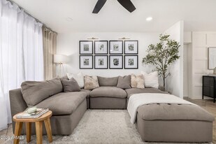 7902 E Kimsey Ln in Scottsdale, AZ - Building Photo