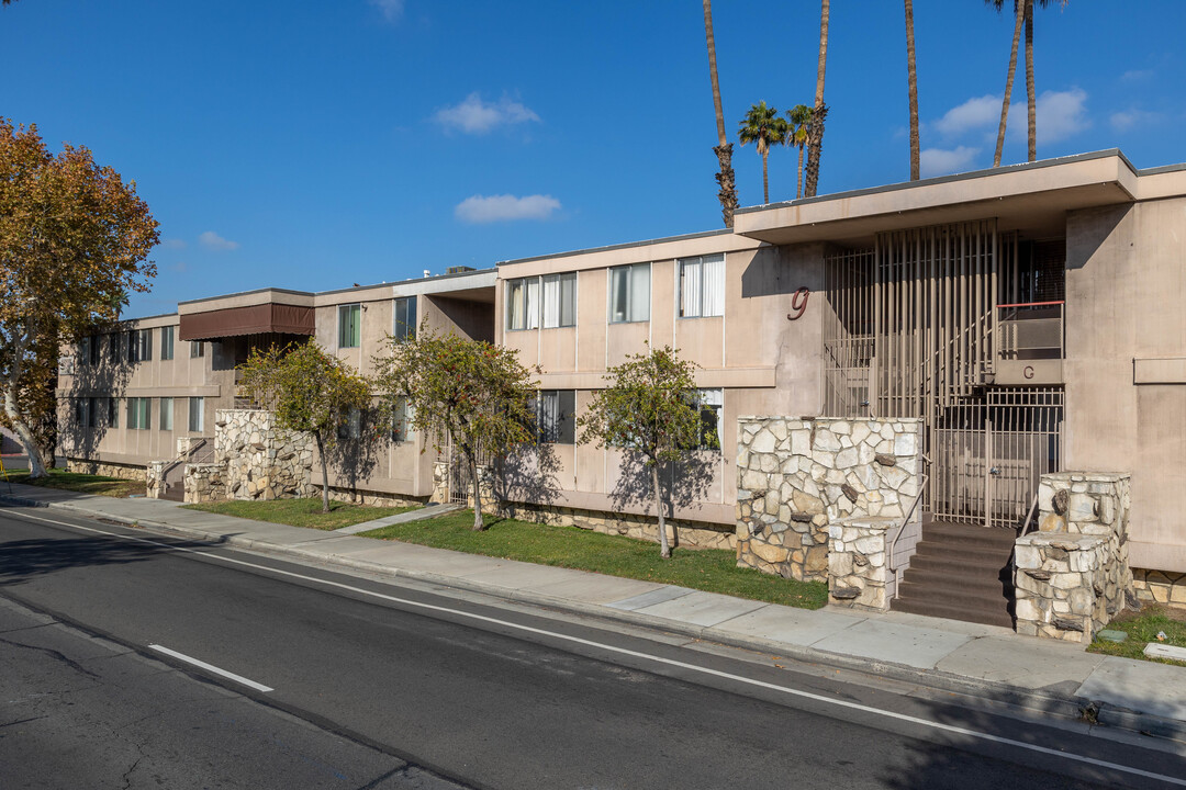 Magnolia Palms Condominiums in Riverside, CA - Building Photo