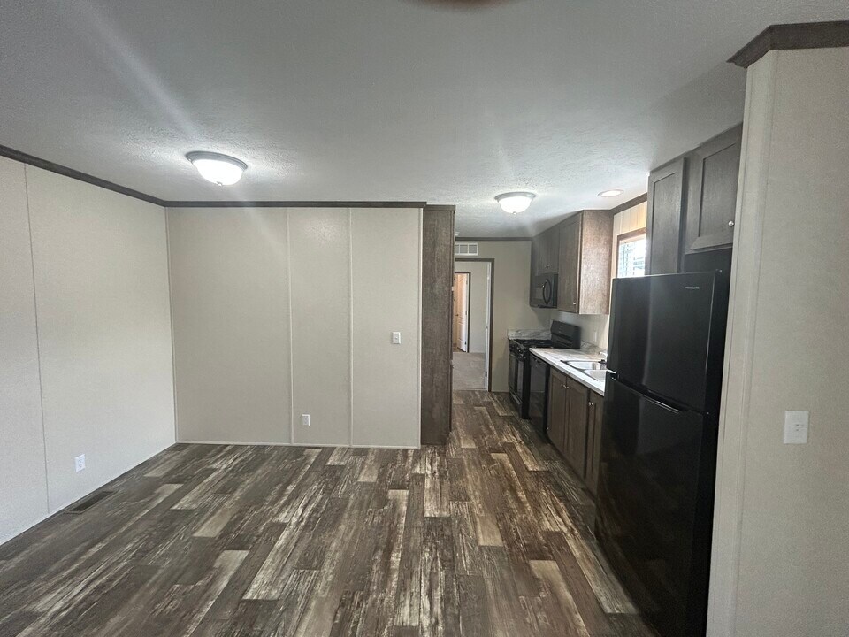 156 Washington in Belleville, MI - Building Photo