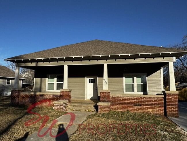 property at 939 W Frey