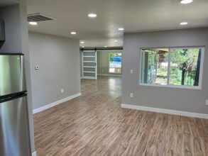 1860 Point View Dr, Unit 1 in Placerville, CA - Building Photo - Building Photo