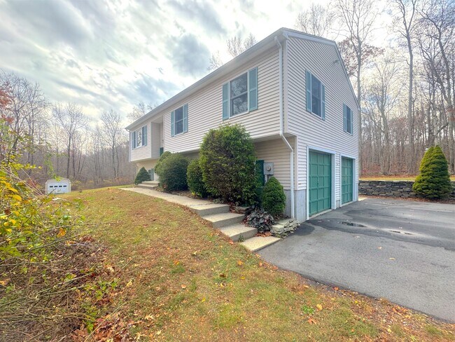 400 Windham Ave in Colchester, CT - Building Photo - Building Photo