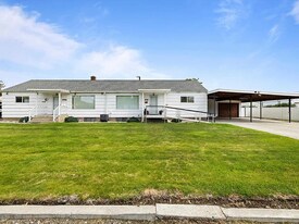 318 Abert Ave in Richland, WA - Building Photo