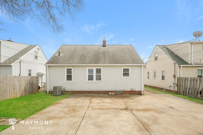 24401 Glenforest Rd in Euclid, OH - Building Photo - Building Photo