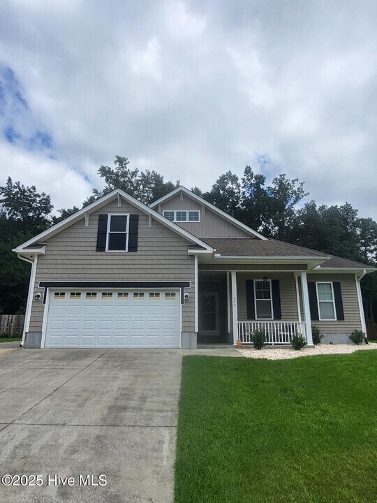 246 Blue Creek Farms Drive in Jacksonville, NC - Building Photo