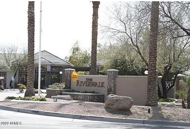 5345 E Van Buren St in Phoenix, AZ - Building Photo - Building Photo