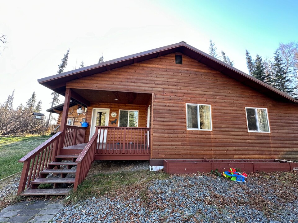 35886 Edgington Rd in Soldotna, AK - Building Photo