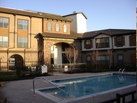 Evergreen Farmers Branch in Farmers Branch, TX - Foto de edificio - Building Photo