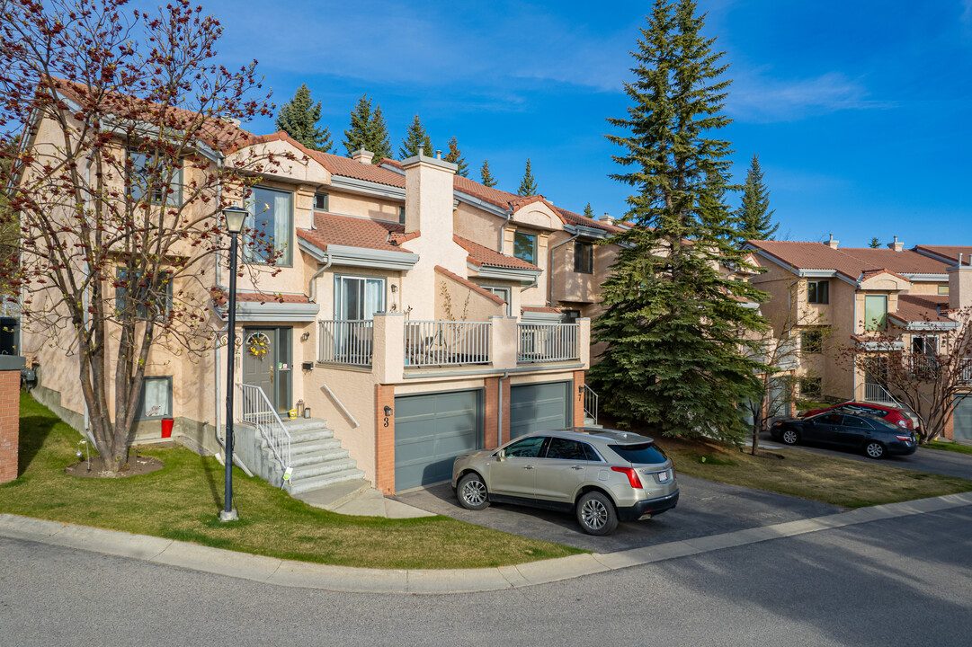 430-498 Patina Pl SW in Calgary, AB - Building Photo