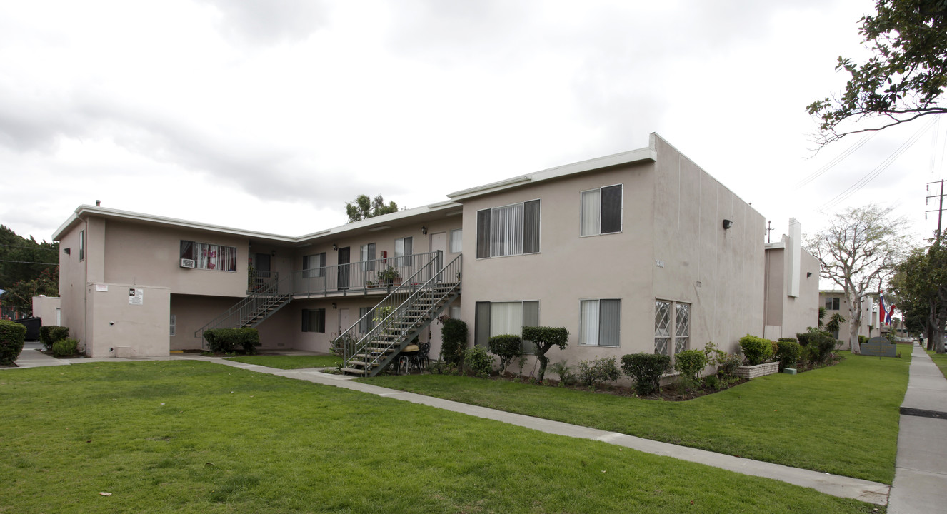 Fullerton Pointe Apartments in Fullerton, CA - Building Photo