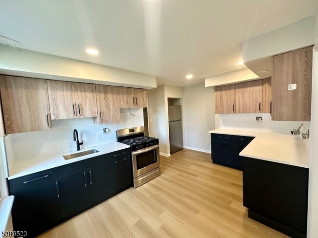 property at 6 Swaine Pl