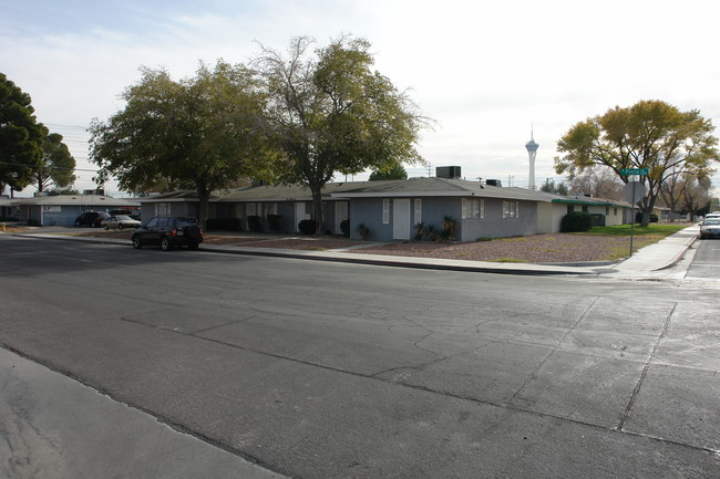 601 Desert Ln in Las Vegas, NV - Foto de edificio - Building Photo