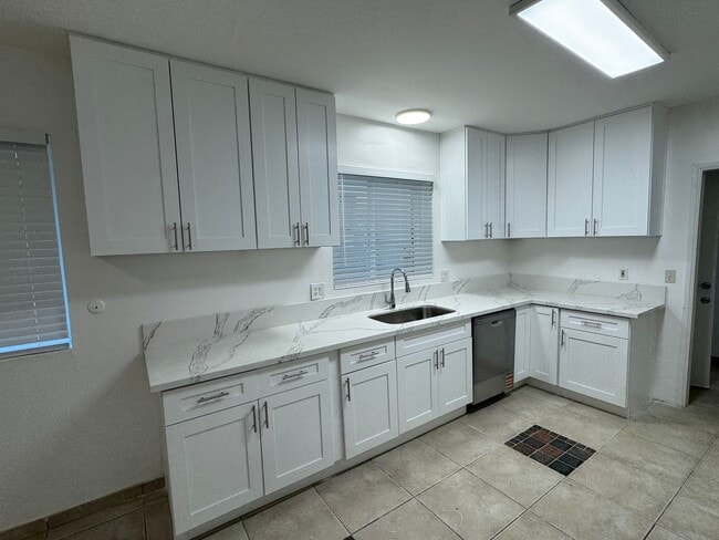 1863 Avocado Ave in El Cajon, CA - Building Photo - Building Photo