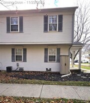 33647 Bayview Dr in New Baltimore, MI - Building Photo