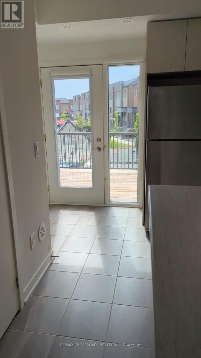 1525 Kingston Rd in Pickering, ON - Building Photo - Building Photo