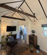 1623 Campus Rd, Unit B - Fully Furnished in Los Angeles, CA - Building Photo - Building Photo