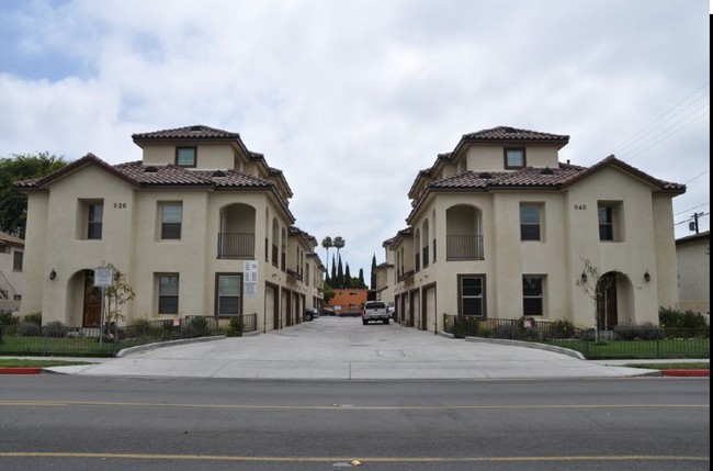 920-984 S Highland Ave in Fullerton, CA - Building Photo - Building Photo