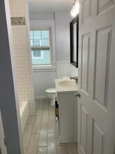 149 Grand Ave, Unit Second Floor Edgewood RI in Cranston, RI - Building Photo - Building Photo