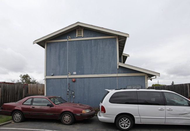 20439 Meekland Ave in Hayward, CA - Building Photo - Building Photo