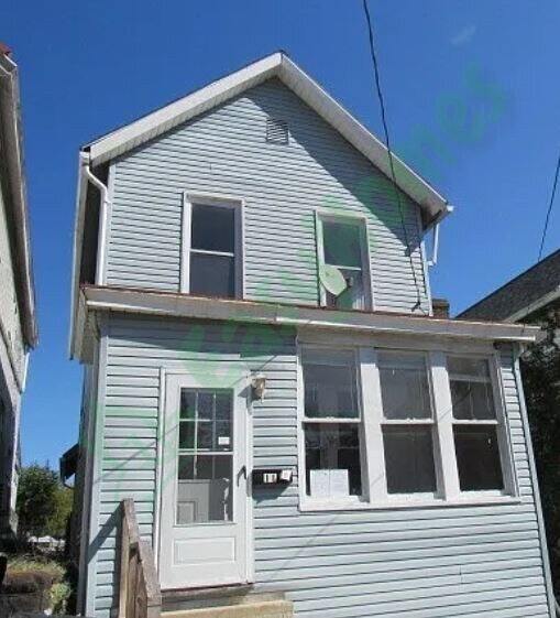 11 Gaskill Ave in Jeannette, PA - Building Photo