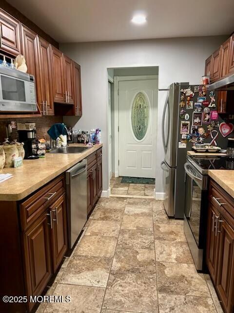 21 Pine Cluster Cir in Englishtown, NJ - Building Photo