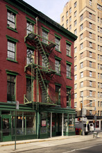 326 Bleecker St in New York, NY - Building Photo - Building Photo