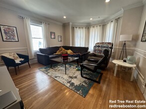 8 White Ave, Unit 2 in Chestnut Hill, MA - Building Photo - Building Photo