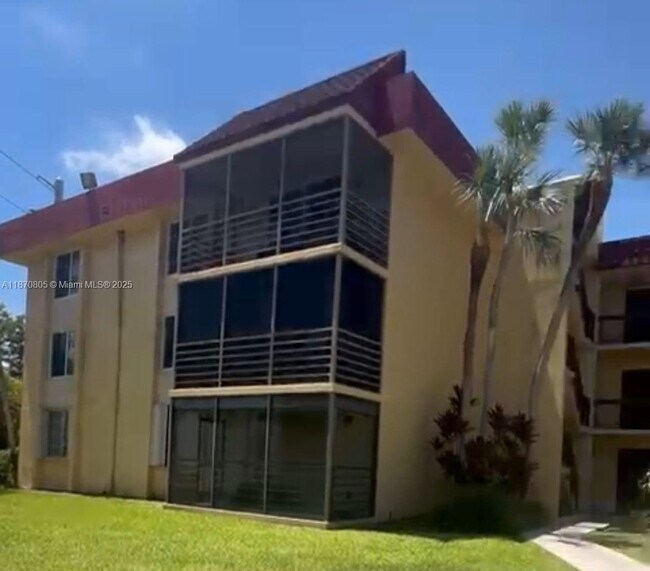 3490 Foxcroft Rd in Miramar, FL - Building Photo - Building Photo