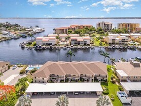 4005 SE 19th Pl, Unit 1 in Ft. Myers, FL - Building Photo