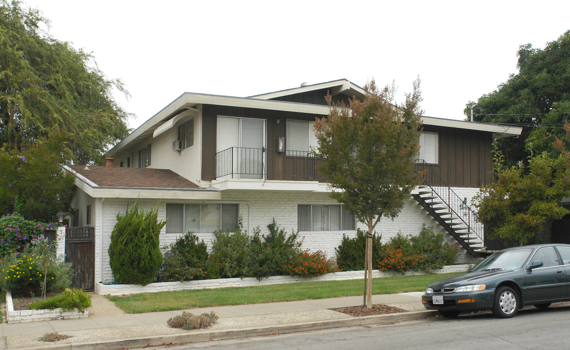 365 E Washington Ave in Sunnyvale, CA - Building Photo